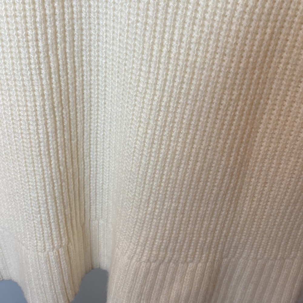 Torrid 2X cable knit short sleeved sweater in winter white - Picture 5 of 7
